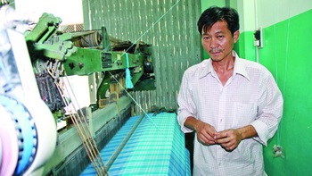 Làng dệt vắng tiếng thoi đưa