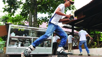 Chạy bàn trên giày trượt