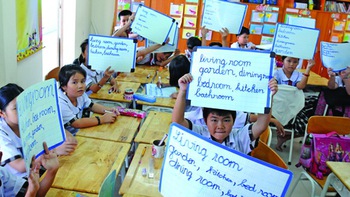 Phổ cập tiếng Anh tiểu học, có vội vã?