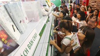 Để sách tiên phong trong cuộc khai minh