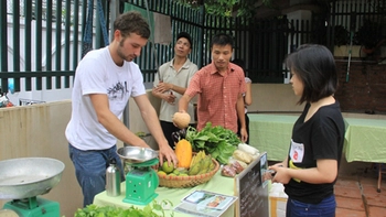 Thứ bảy đi chợ phiên hồ Tây