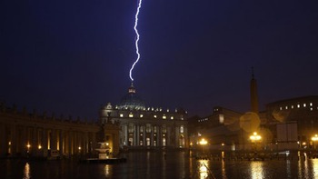 Những sự kiện "nhức nhối" liên quan đến Giáo Hoàng Benedict XVI