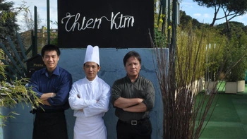 Buồn giữa "sân khấu hài"