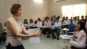 Khi nhà giáo ôm cặp đi thi