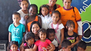 Đọc thơ giữa "trung tâm thuốc phiện" Medellin