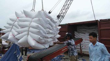 Tạo quan hệ sản xuất mới là yêu cầu bức xúc
