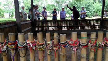 Người tử tù bán sách trong sân Tuol Sleng