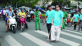 Vui bước cùng gậy trắng