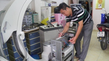 Chữa bệnh cho... máy khám bệnh