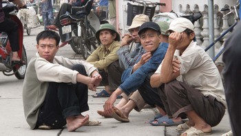 Giữa luật và việc