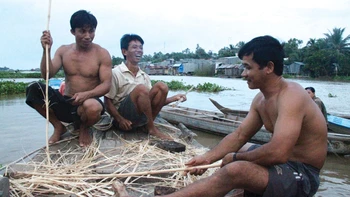 Mùa nước nổi, về đồng…