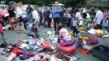 Đi bán đồ cũ ở London