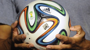Nike đấu với Adidas