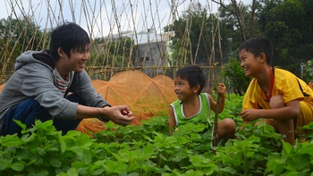 Lên núi gieo "rau cười"