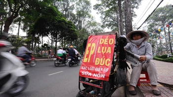 Em về quê không?