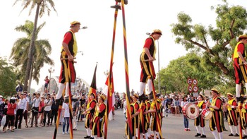 Sắc màu năm châu