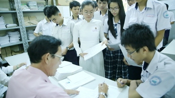 Xu hướng đảo chiều trong tuyển sinh: Những điều đáng lo