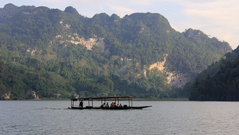 Hòn ngọc xanh giữa rừng