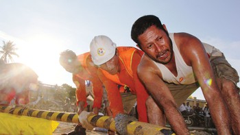 Vật lộn sóng biển, kéo cáp ngầm đến Lý Sơn