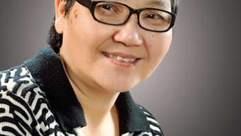 ​“Tôi chỉ nhìn nửa chiếc lá nghiêng xuống đất”