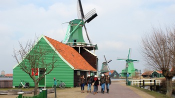 Làng Zaanse Schans làm du lịch