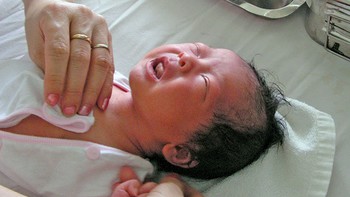 ​Sàng lọc bệnh cho bé mới chào đời 