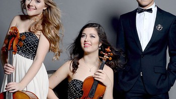 Thưởng thức chương trình <em>Hòa bình concert </em>lần thứ nhất