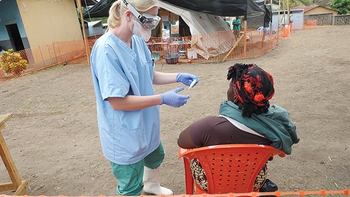 ​Văcxin Ebola: Hi vọng của  cả một thế hệ