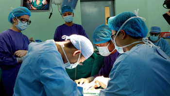 Tỉnh trong lúc mổ, nguy hiểm gì?