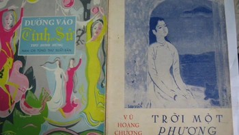 Tặng sách và mời đám giỗ 