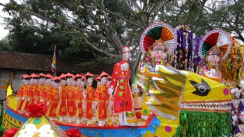 Sóng ở phía sông Bình Than