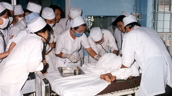 ... Thấy gì mà học?