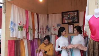 Khi ký ức là một phiên chợ