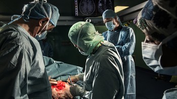 Phẫu thuật não khi người bệnh tỉnh táo