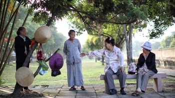 Huế- Thành phố của những phiến đá nhỏ lệ