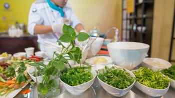 Tỏa sáng nhờ gia vị quê nhà