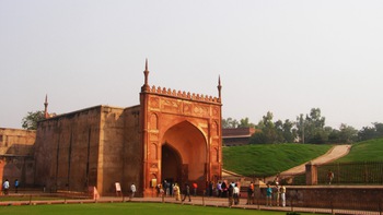 Từ pháo đài thương nhớ Agra nhìn về Taj Mahal