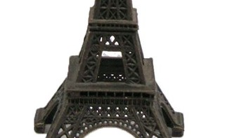 Các vấn đề bức bách của ông Macron