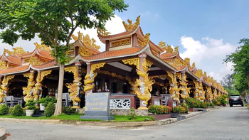 Bỏ tiền tỉ mua đất cho người chết 