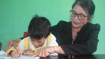 Lớp học cá biệt của bà giáo về hưu