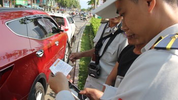 Đậu xe thông minh nhưng...tốn nhiều sức
