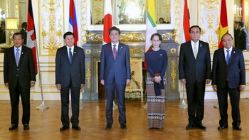 MEKONG giữa hai dòng phát triển 