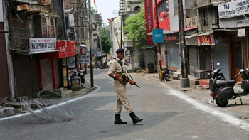 Kashmir: Từ tự trị tới giới nghiêm