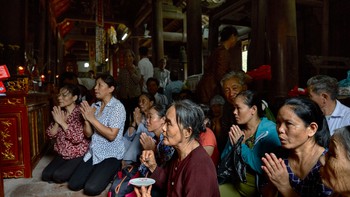 Từ không gian thiêng tới không gian thị trường