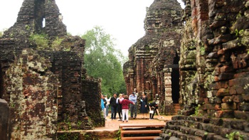 Thánh địa Mỹ Sơn: Chưa giữ được chân du khách