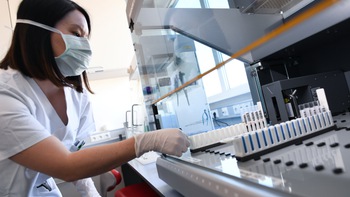 Tìm thuốc chữa Covid-19: Thử nghiệm và hy vọng 