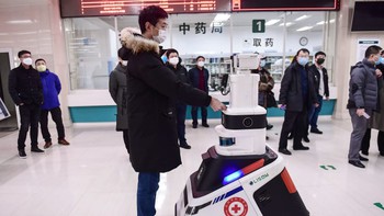 Tự động hóa thời dịch bệnh: Vui vẻ để robot thay con người?
