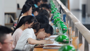 Học đại học ở Trung Quốc: Sinh viên thiếu trước hụt sau