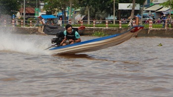 Những tay đua sông nước miệt vườn