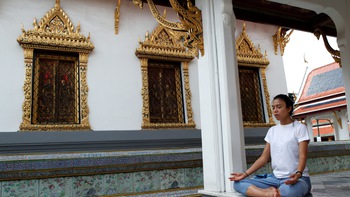 Buồn lo dễ làm ta nhớ nhớ quên quên